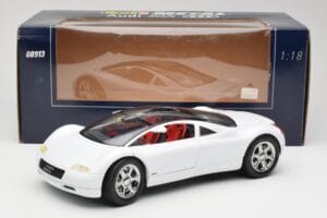 Audi Avus Quattro Alpine White Revell 1:18 08913 Метал — снимка 8 от 8