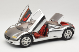 Audi Avus Quattro Chrome Silver Revell 1:18 08913-C1 Метал — снимка 2 от 8