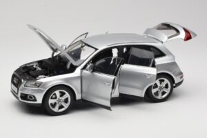 Audi Q5 8R Ice Silver Kyosho 1:18 09242IS Метал — снимка 2 от 8