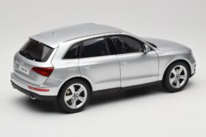 Audi Q5 8R Ice Silver Kyosho 1:18 09242IS Метал — снимка 3 от 8