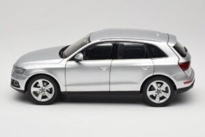 Audi Q5 8R Ice Silver Kyosho 1:18 09242IS Метал — снимка 4 от 8