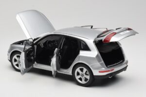 Audi Q5 8R Ice Silver Kyosho 1:18 09242IS Метал — снимка 5 от 8