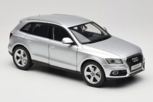 Audi Q5 8R Ice Silver Kyosho 1:18 09242IS Метал — снимка 6 от 8