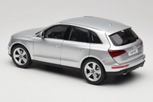 Audi Q5 8R Ice Silver Kyosho 1:18 09242IS Метал — снимка 7 от 8