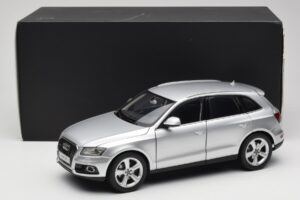 Audi Q5 8R Ice Silver Kyosho 1:18 09242IS Метал — снимка 8 от 8