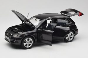 Audi Q5 8R Lava Grey Kyosho 1:18 09242LG Метал — снимка 2 от 8