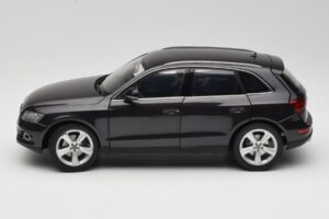 Audi Q5 8R Lava Grey Kyosho 1:18 09242LG Метал — снимка 4 от 8