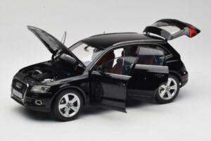 Audi Q5 8R Phantom Black Kyosho 1:18 09242BK Метал — снимка 2 от 8