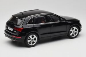 Audi Q5 8R Phantom Black Kyosho 1:18 09242BK Метал — снимка 3 от 8