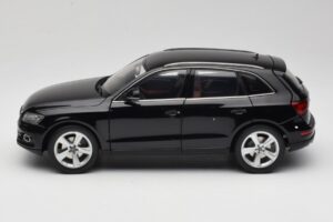 Audi Q5 8R Phantom Black Kyosho 1:18 09242BK Метал — снимка 4 от 8