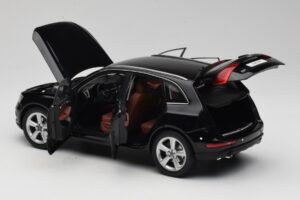 Audi Q5 8R Phantom Black Kyosho 1:18 09242BK Метал — снимка 5 от 8