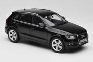 Audi Q5 8R Phantom Black Kyosho 1:18 09242BK Метал — снимка 6 от 8