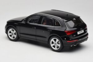 Audi Q5 8R Phantom Black Kyosho 1:18 09242BK Метал — снимка 7 от 8