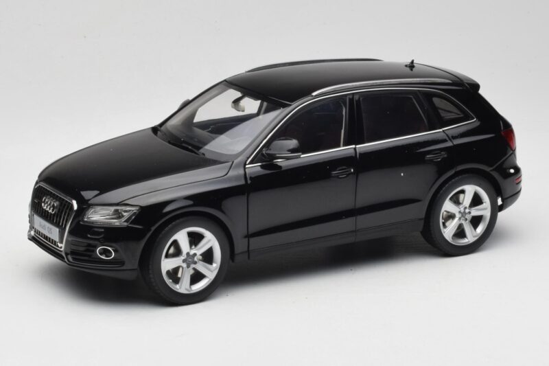Audi Q5 8R Phantom Black Kyosho 1:18 09242BK Метал