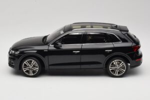 Audi Q5L FY Черен Paudi Model 1:18 26732 Метал — снимка 4 от 8