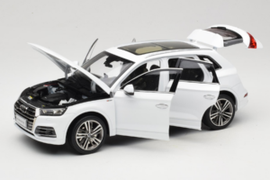 Audi Q5L FY Бял Paudi Model 1:18 30694 Метал — снимка 2 от 8
