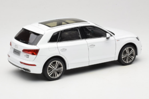 Audi Q5L FY Бял Paudi Model 1:18 30694 Метал — снимка 3 от 8