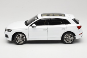 Audi Q5L FY Бял Paudi Model 1:18 30694 Метал — снимка 4 от 8