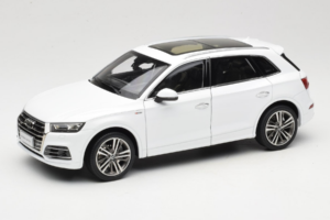 Audi Q5L FY Бял Paudi Model 1:18 30694 Метал
