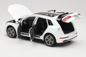 Audi Q5L FY Бял Paudi Model 1:18 30694 Метал — снимка 5 от 8