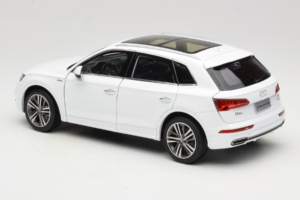 Audi Q5L FY Бял Paudi Model 1:18 30694 Метал — снимка 7 от 8