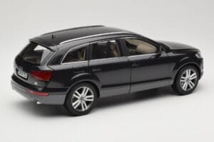 Audi Q7 4L Lava Grey Minichamps 1:18 5010507625 Метал — снимка 3 от 8