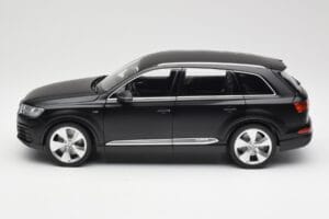 Audi Q7 4M Мат Черен Minichamps 1:18 110014001 Метал — снимка 4 от 8