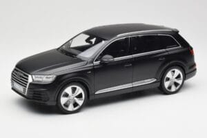 Audi Q7 4M Мат Черен Minichamps 1:18 110014001 Метал