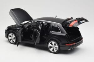 Audi Q7 4M Мат Черен Minichamps 1:18 110014001 Метал — снимка 5 от 8