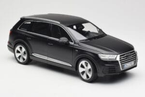 Audi Q7 4M Мат Черен Minichamps 1:18 110014001 Метал — снимка 6 от 8