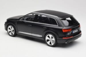 Audi Q7 4M Мат Черен Minichamps 1:18 110014001 Метал — снимка 7 от 8