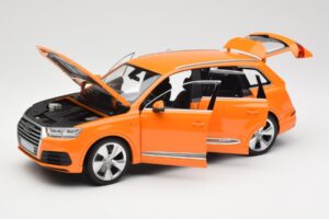 Audi Q7 4M Оранжев Metallic Minichamps 1:18 110014004 Метал — снимка 2 от 8