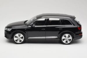 Audi Q7 4M Orca Black Minichamps 1:18 5011407625 Метал — снимка 4 от 8