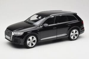 Audi Q7 4M Orca Black Minichamps 1:18 5011407625 Метал