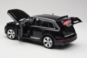 Audi Q7 4M Orca Black Minichamps 1:18 5011407625 Метал — снимка 5 от 8
