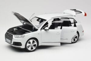 Audi Q7 4M Бял Minichamps 1:18 110014000 Метал — снимка 2 от 8
