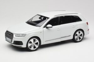 Audi Q7 4M Бял Minichamps 1:18 110014000 Метал