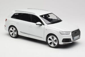 Audi Q7 4M Бял Minichamps 1:18 110014000 Метал — снимка 6 от 8