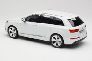 Audi Q7 4M Бял Minichamps 1:18 110014000 Метал — снимка 7 от 8