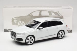 Audi Q7 4M Бял Minichamps 1:18 110014000 Метал — снимка 8 от 8