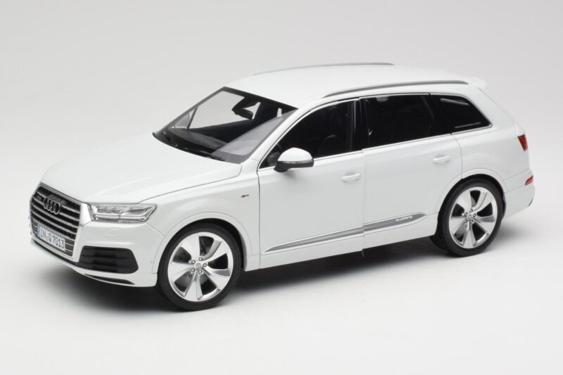 Audi Q7 4M Бял Minichamps 1:18 110014000 Метал