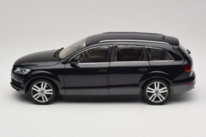 Audi Q7 Черен Kyosho 1:18 09221BK Метал — снимка 4 от 8
