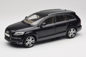 Audi Q7 Черен Kyosho 1:18 09221BK Метал