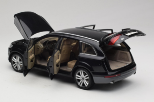 Audi Q7 Черен Kyosho 1:18 09221BK Метал — снимка 5 от 8