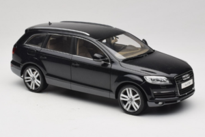 Audi Q7 Черен Kyosho 1:18 09221BK Метал — снимка 6 от 8
