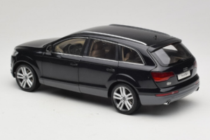 Audi Q7 Черен Kyosho 1:18 09221BK Метал — снимка 7 от 8