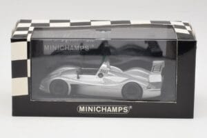 Audi R10 Concept Ice Сребрист Metallic Minichamps 1:43 AUDI001 Метал — снимка 4 от 4