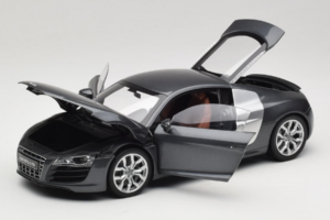 Audi R8 5.2 FSI Quattro Daytona Grey Kyosho 1:18 09216DG Метал — снимка 2 от 7