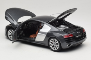 Audi R8 5.2 FSI Quattro Daytona Grey Kyosho 1:18 09216DG Метал — снимка 5 от 7