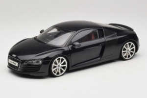 Audi R8 Черен Kyosho 1:18 09213BK Метал